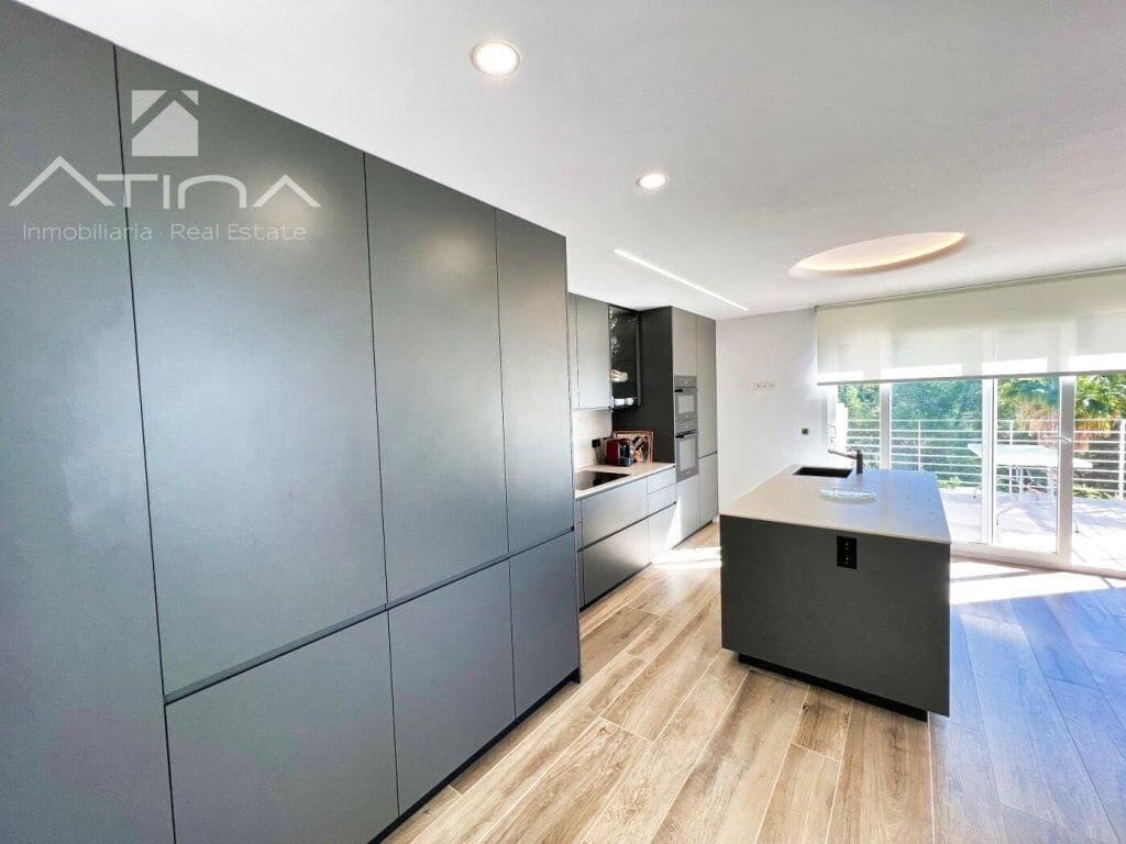 3 sypialnia Willa na sprzedaż w Altea z basenem garażem - 1 750 000 € (Ref: 9110487)