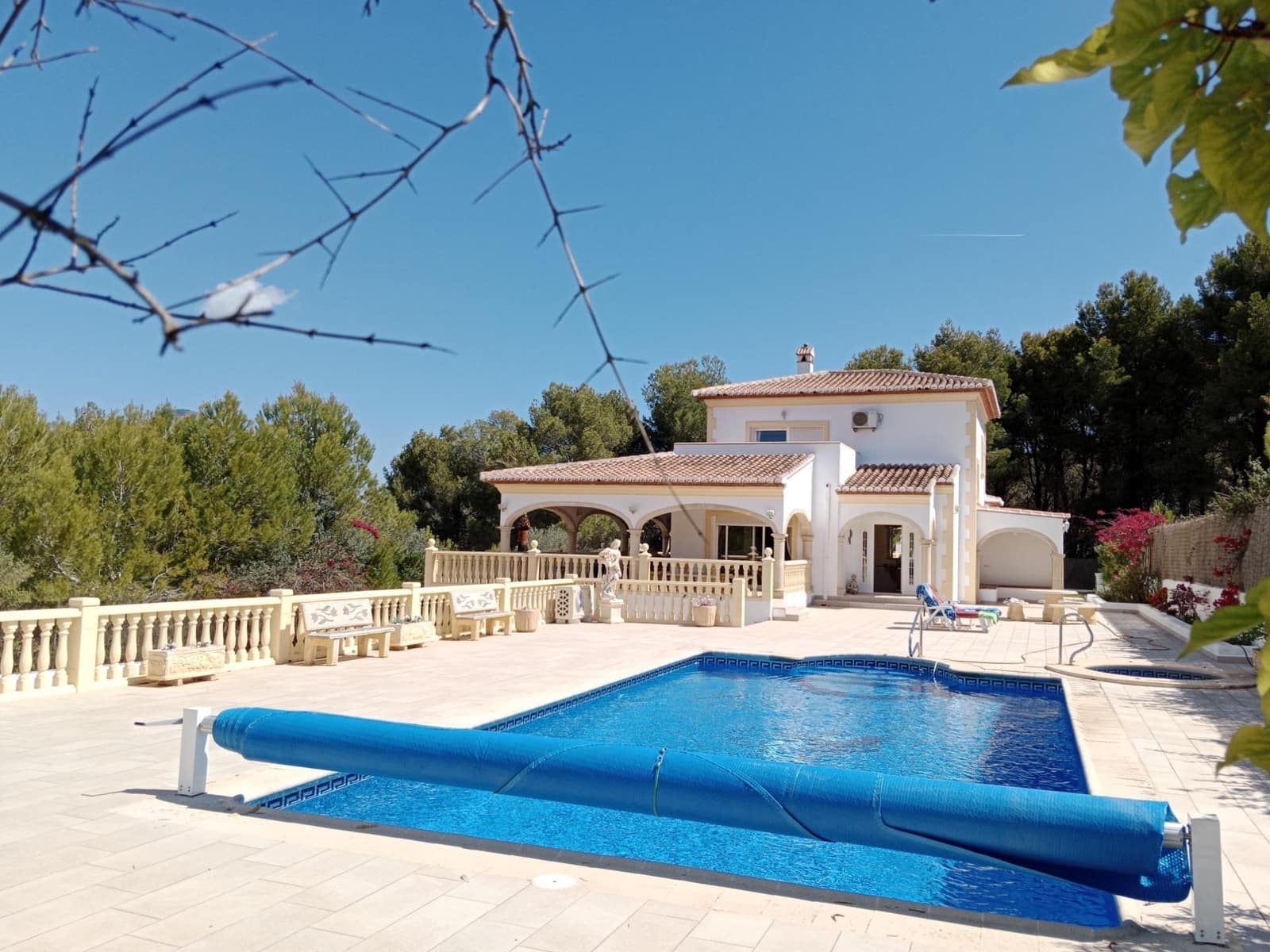 4 soveværelse Villa til salg i Los Cerezos med swimmingpool garage - € 1.050.000 (Ref: 9112523)