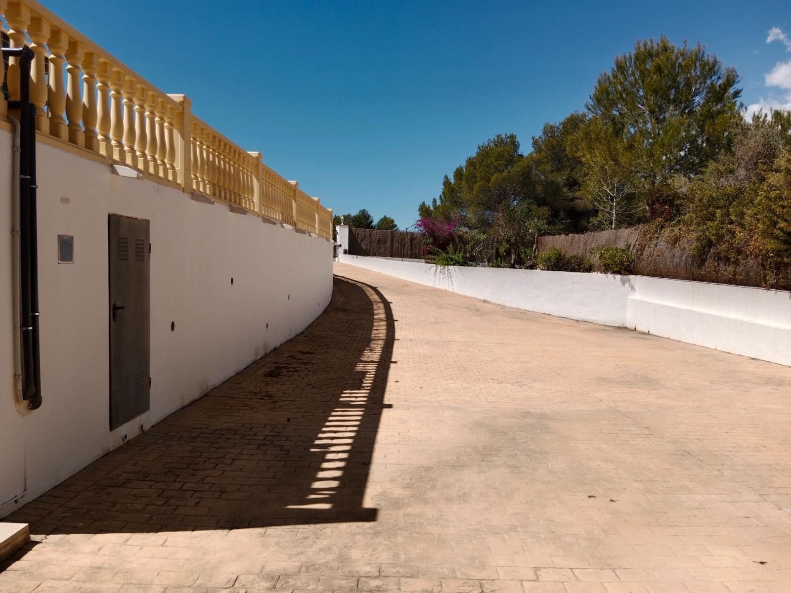 4 soveværelse Villa til salg i Los Cerezos med swimmingpool garage - € 1.050.000 (Ref: 9112523)