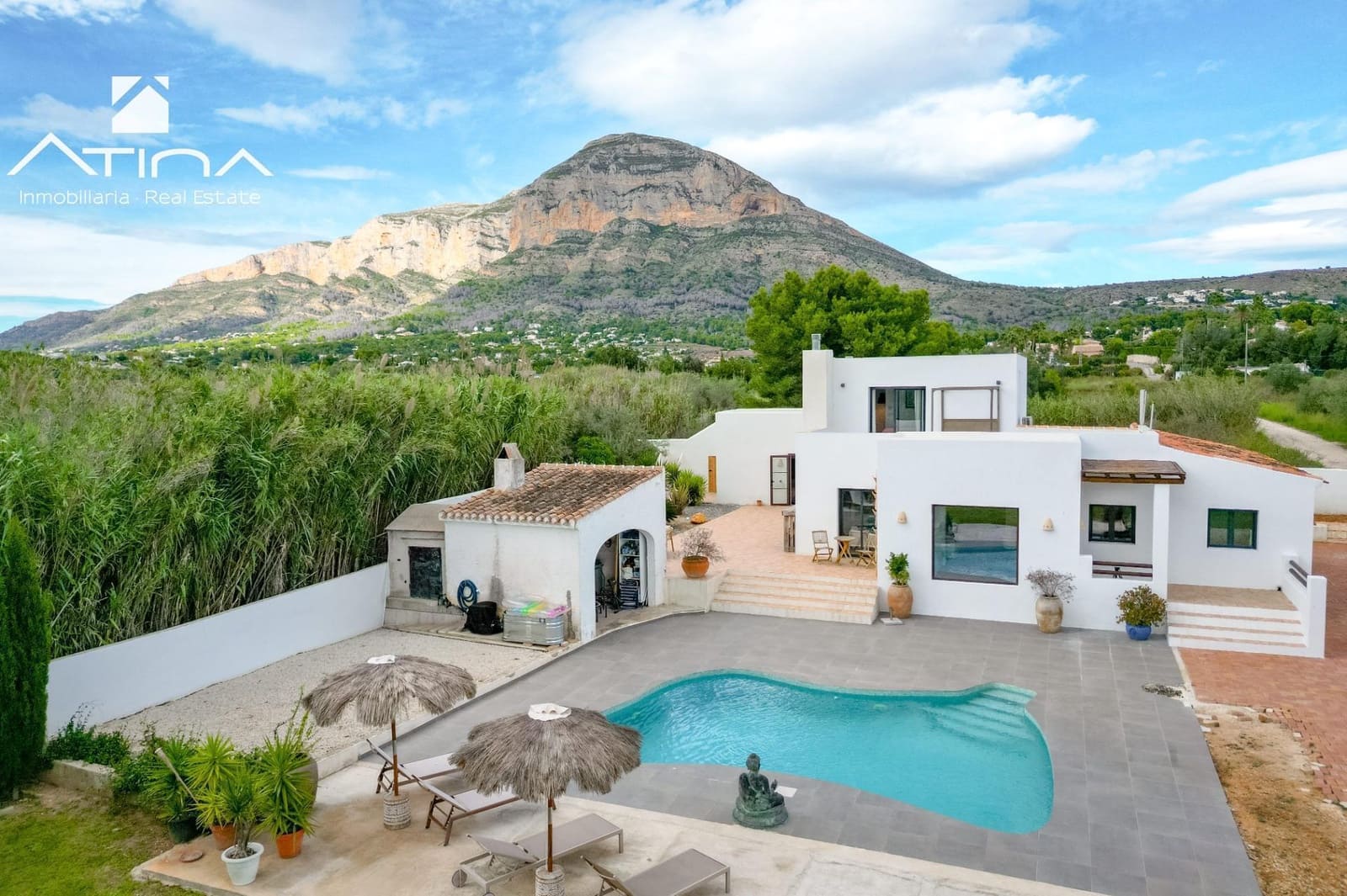 4 sypialnia Willa na sprzedaż w Javea / Xabia z basenem garażem - 1 100 000 € (Ref: 9347160)