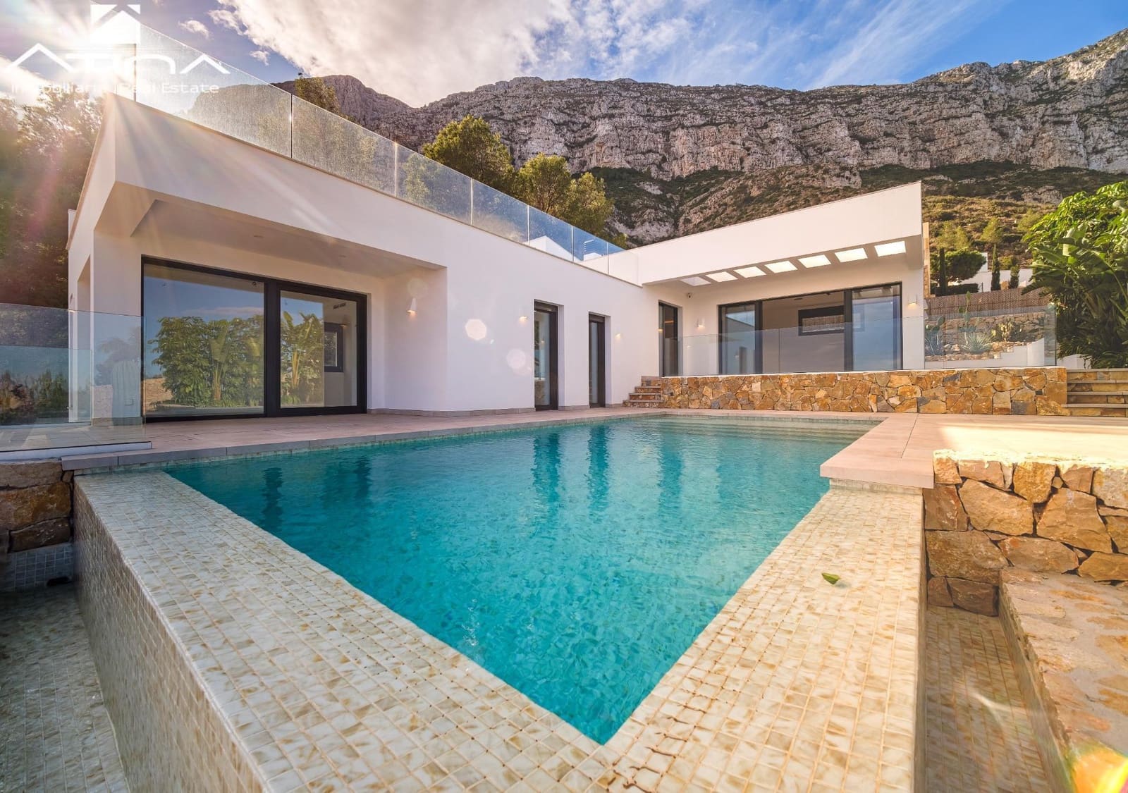 5 Zimmer Villa zu verkaufen in Denia mit Pool Garage - 1.595.000 € (Ref: 9403290)