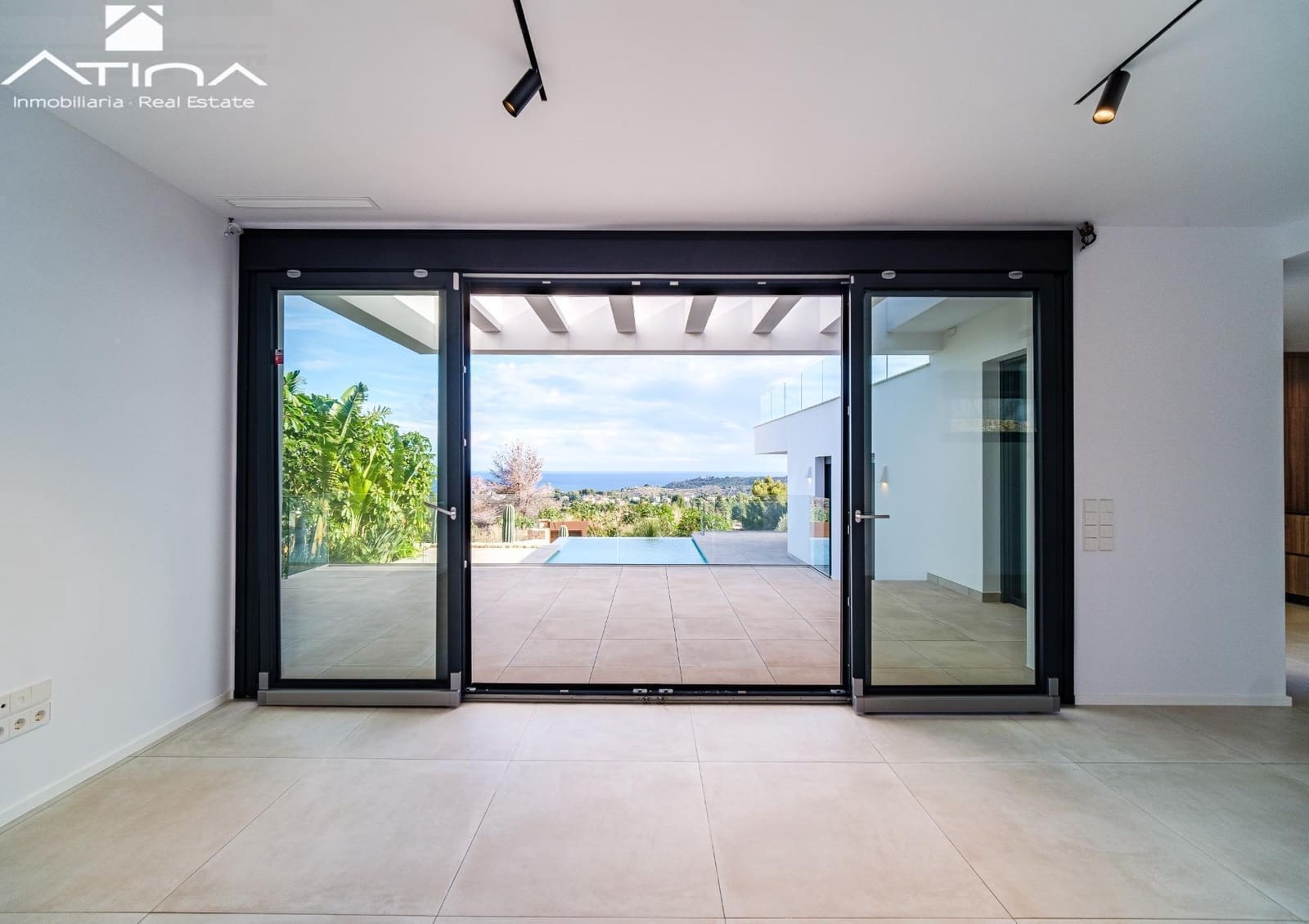 5 Zimmer Villa zu verkaufen in Denia mit Pool Garage - 1.595.000 € (Ref: 9403290)