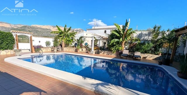 3 Zimmer Villa zu verkaufen in Gata de Gorgos mit Pool Garage - 749.000 € (Ref: 9449059)
