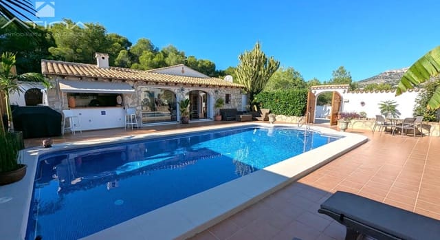 3 Zimmer Villa zu verkaufen in Gata de Gorgos mit Pool Garage - 749.000 € (Ref: 9449059)