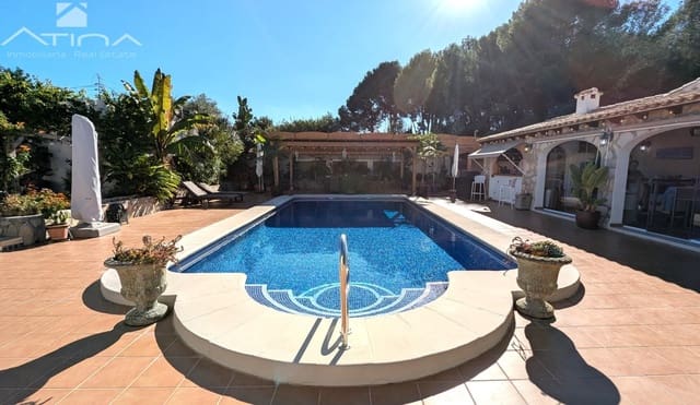 3 Zimmer Villa zu verkaufen in Gata de Gorgos mit Pool Garage - 749.000 € (Ref: 9449059)