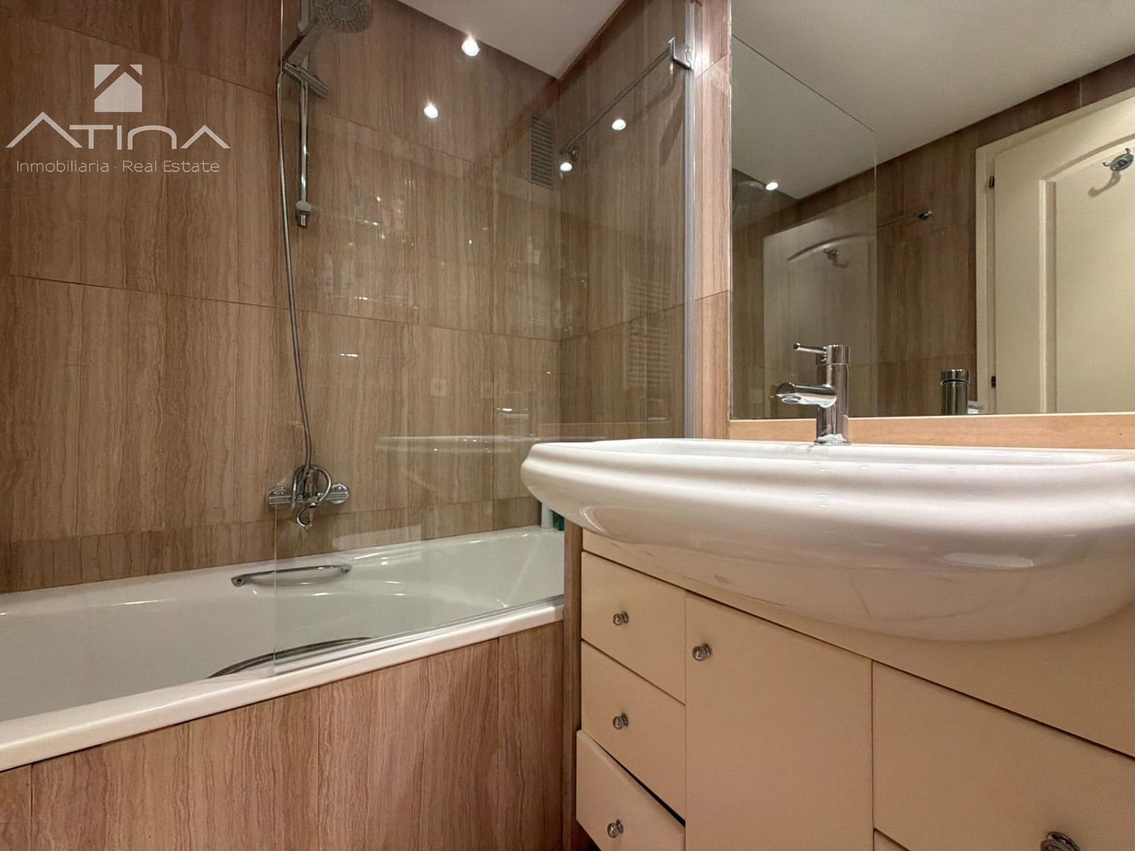 2 sypialnia Apartament na sprzedaż w Arenal z basenem - 495 000 € (Ref: 9780764)