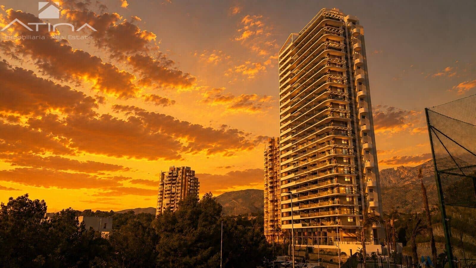 2 bedroom Apartment for sale in Benidorm with pool - € 507,000 (Ref: 9862044)