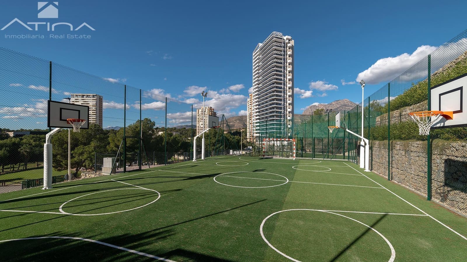 2 bedroom Apartment for sale in Benidorm with pool - € 507,000 (Ref: 9862044)