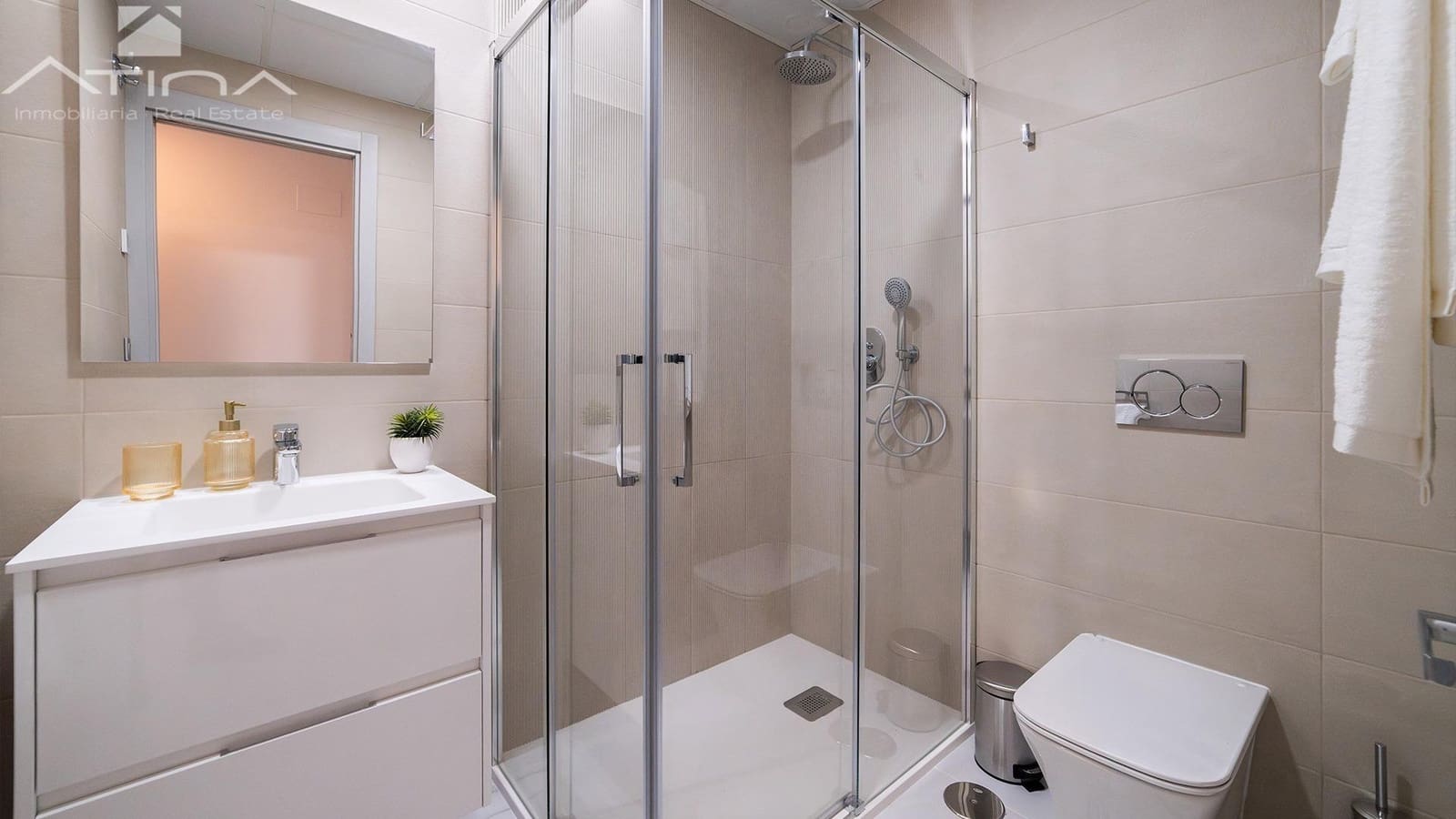 3 bedroom Apartment for sale in Benidorm with pool - € 641,000 (Ref: 9862045)
