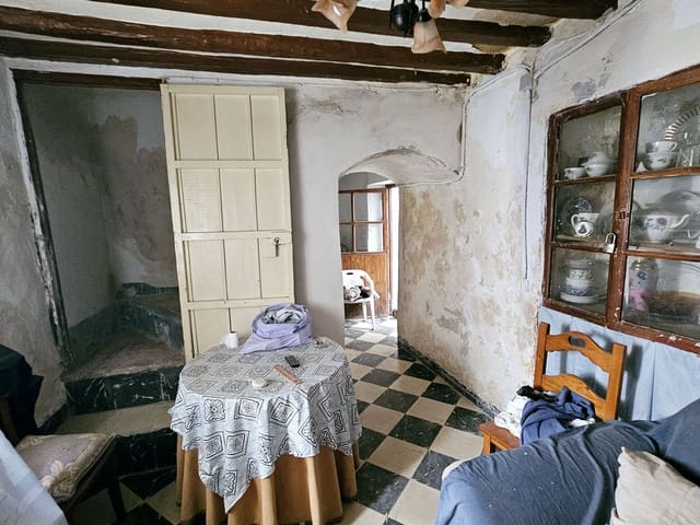 Hus til salgs i Coín - € 105 000 (Ref: 8453938)