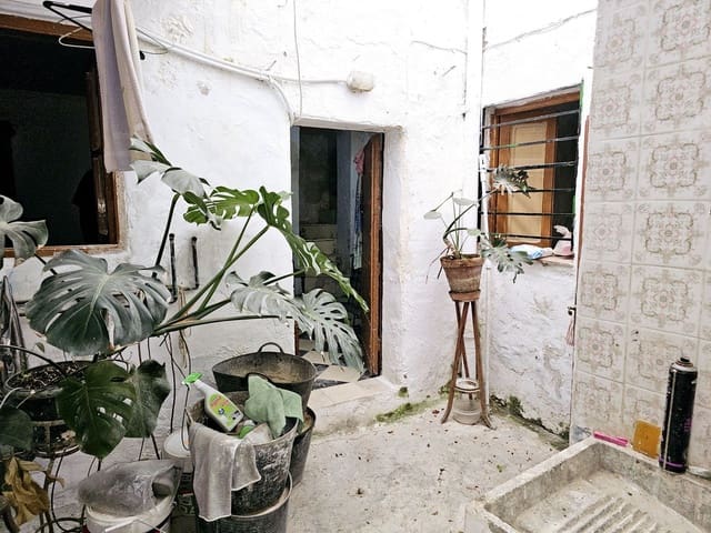 Hus til salgs i Coín - € 105 000 (Ref: 8453938)