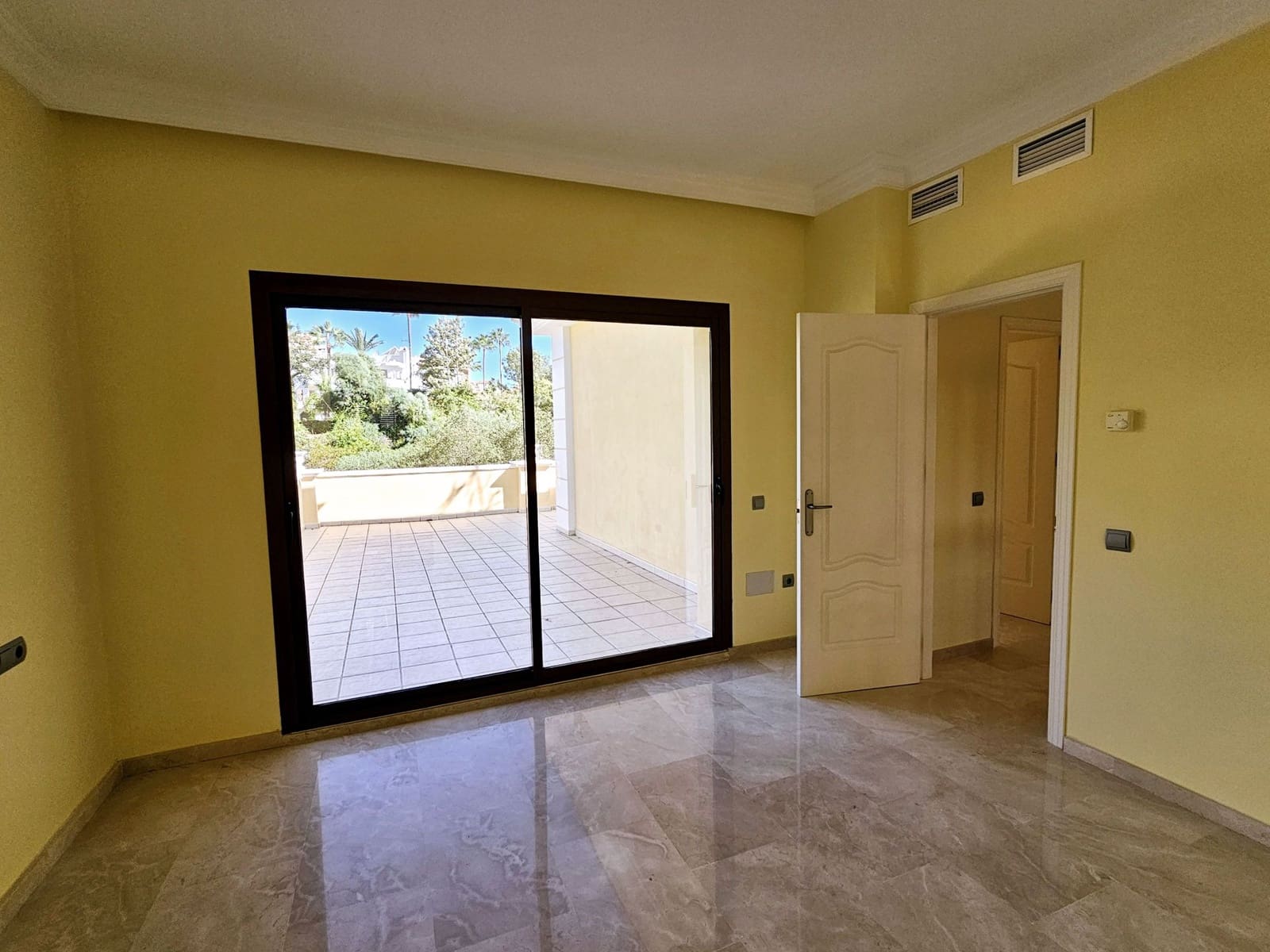 4 Zimmer Villa zu verkaufen in Marbella - 1.600.000 € (Ref: 8607374)