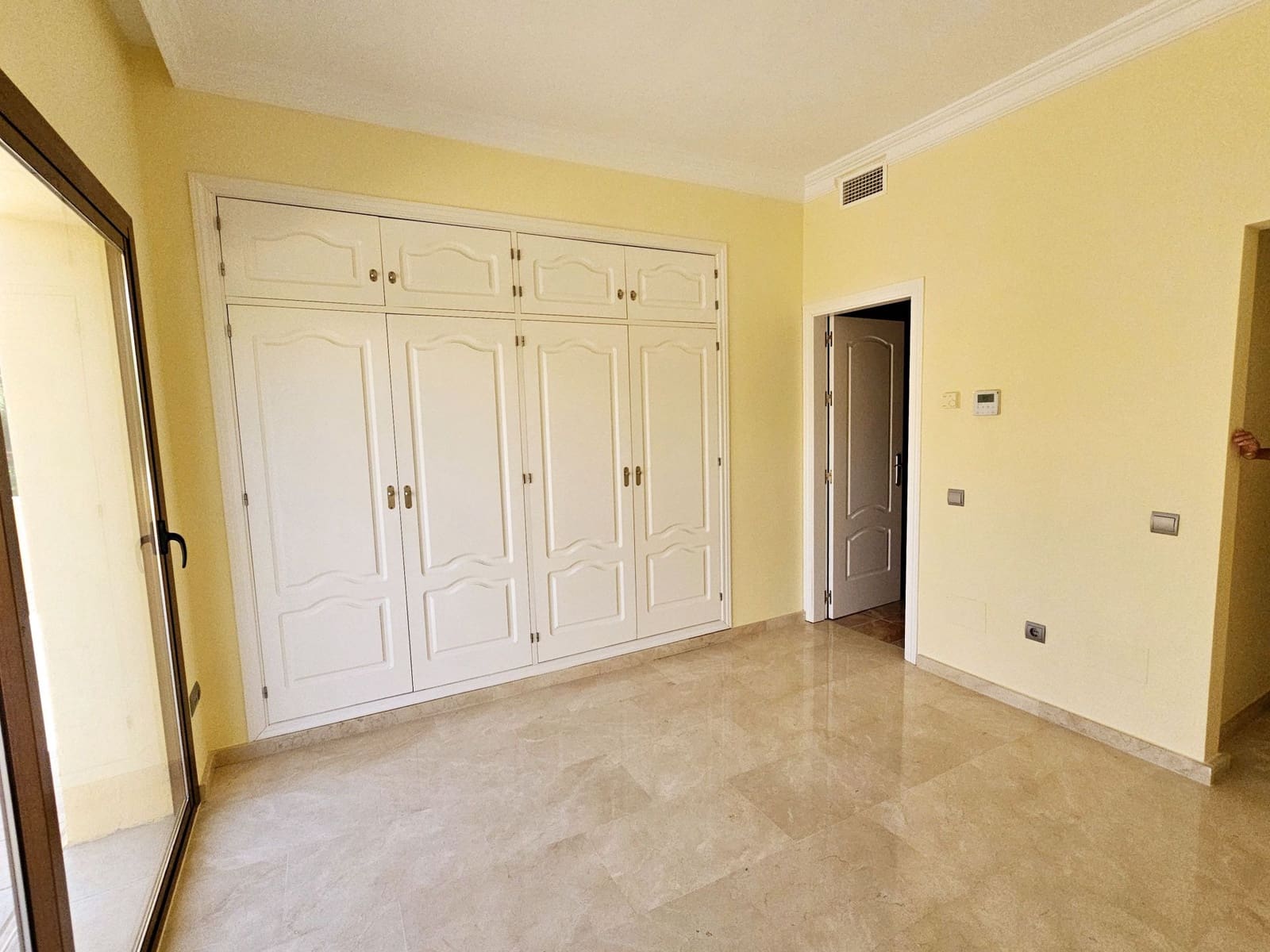 4 Zimmer Villa zu verkaufen in Marbella - 1.600.000 € (Ref: 8607374)