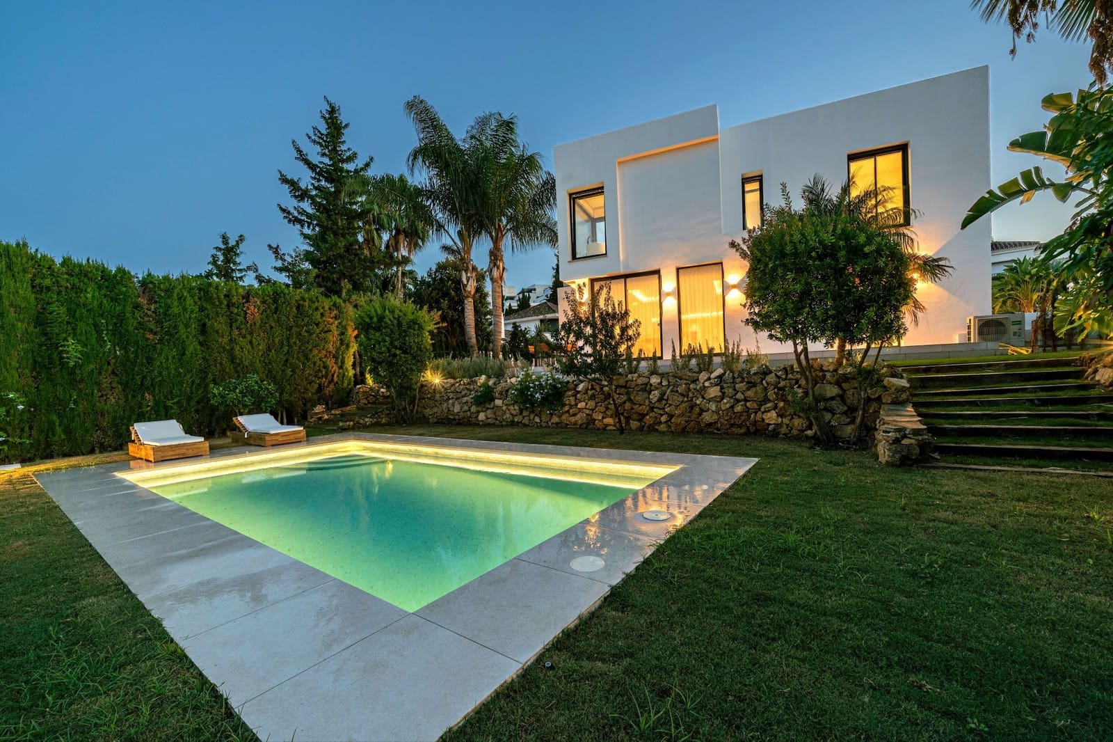 5 soverom Villa til salgs i Nueva Andalucia - € 3 150 000 (Ref: 8942558)