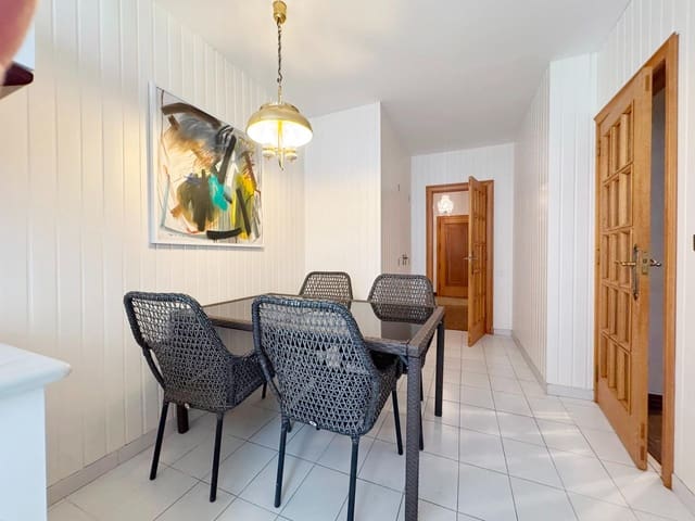 4 sovrum Lägenhet att hyra i Centro Urbano, Dénia - 2 000 € (Ref: 10011570)