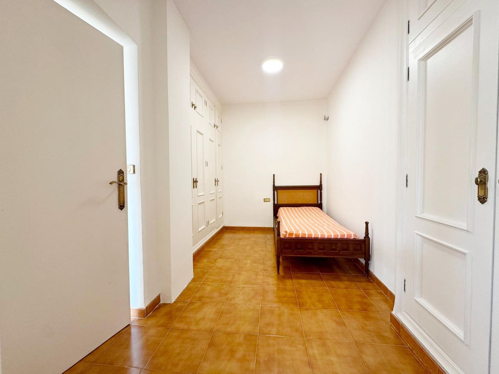 4 sovrum Lägenhet att hyra i Denia - 2 000 € (Ref: 10011570)