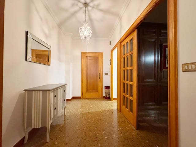 4 sovrum Lägenhet att hyra i Centro Urbano, Dénia - 2 000 € (Ref: 10011570)