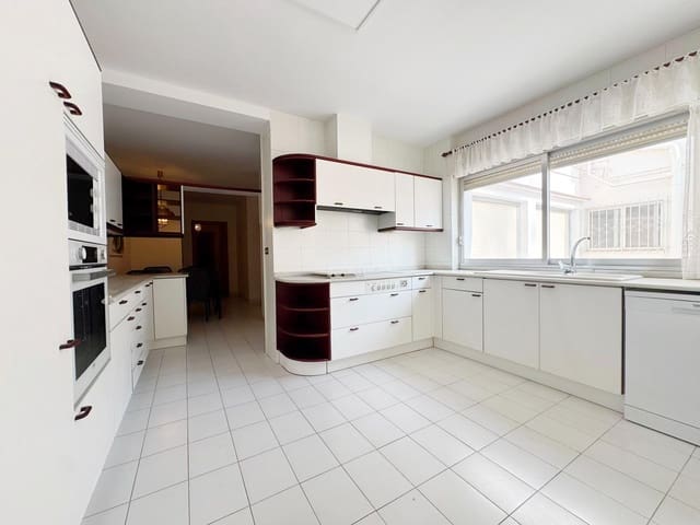 4 sovrum Lägenhet att hyra i Centro Urbano, Dénia - 2 000 € (Ref: 10011570)