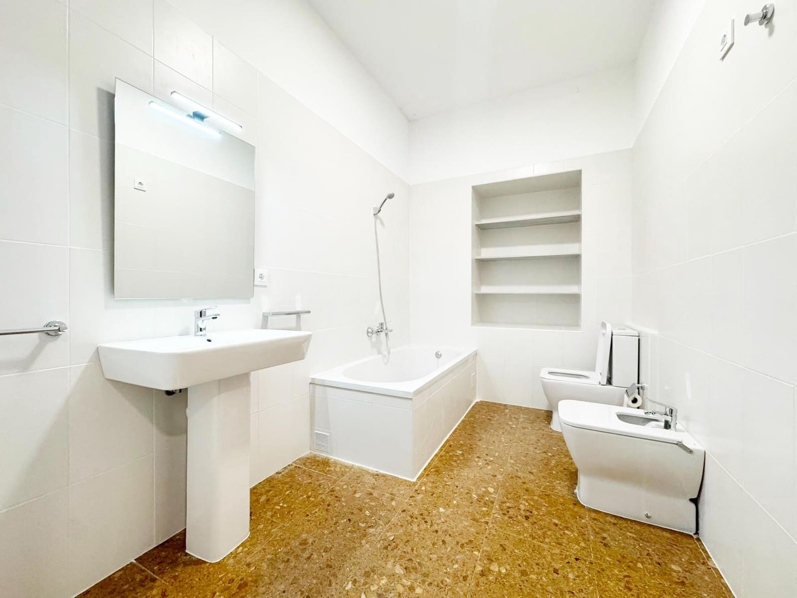 4 sovrum Lägenhet att hyra i Denia - 2 000 € (Ref: 10011570)