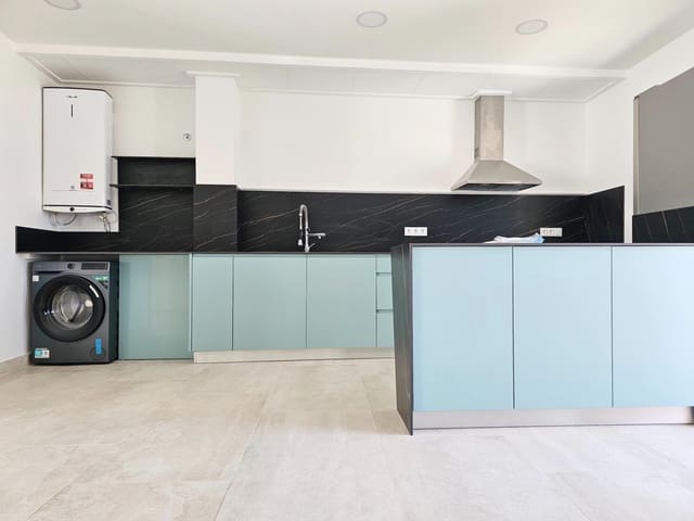 2 makuuhuone Omakotitalo vuokrattavana paikassa Centro Urbano, Dénia - 1 200 € (Ref: 10030686)