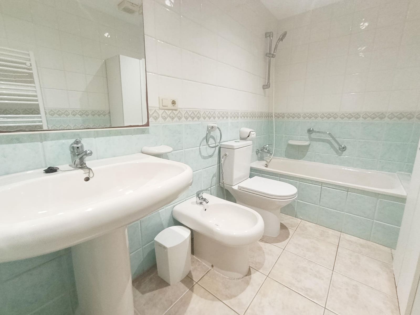 4 Zimmer Apartment zu vermieten in Oliva mit Pool Garage - 1.200 € (Ref: 10031743)