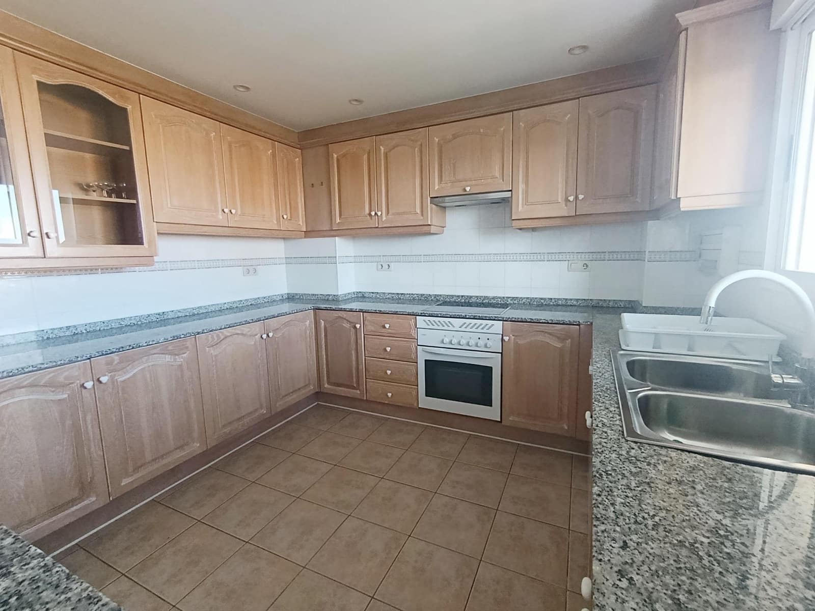 4 Zimmer Apartment zu vermieten in Oliva mit Pool Garage - 1.200 € (Ref: 10031743)