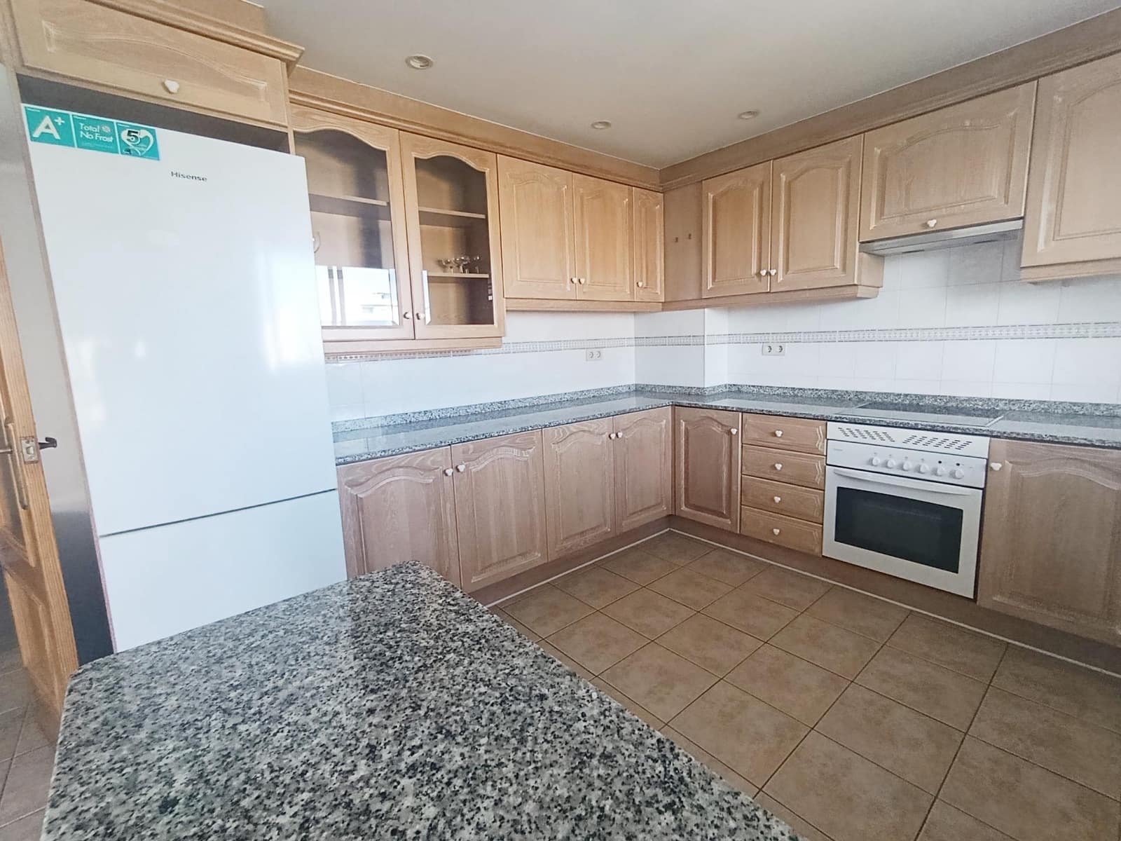 4 Zimmer Apartment zu vermieten in Oliva mit Pool Garage - 1.200 € (Ref: 10031743)