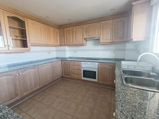 4 bedroom Apartment for rent in Oliva with pool garage - € 1,200 (Ref: 10031743)