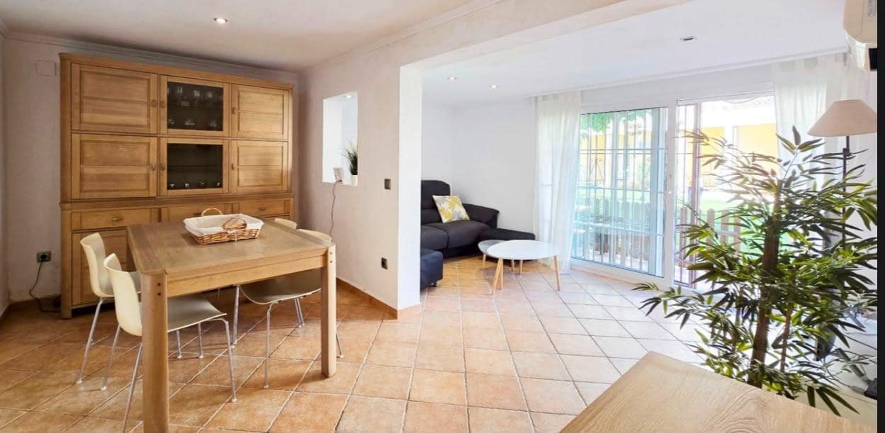 2 slaapkamer Appartement te huur in Denia met zwembad - € 900 (Ref: 10037543)