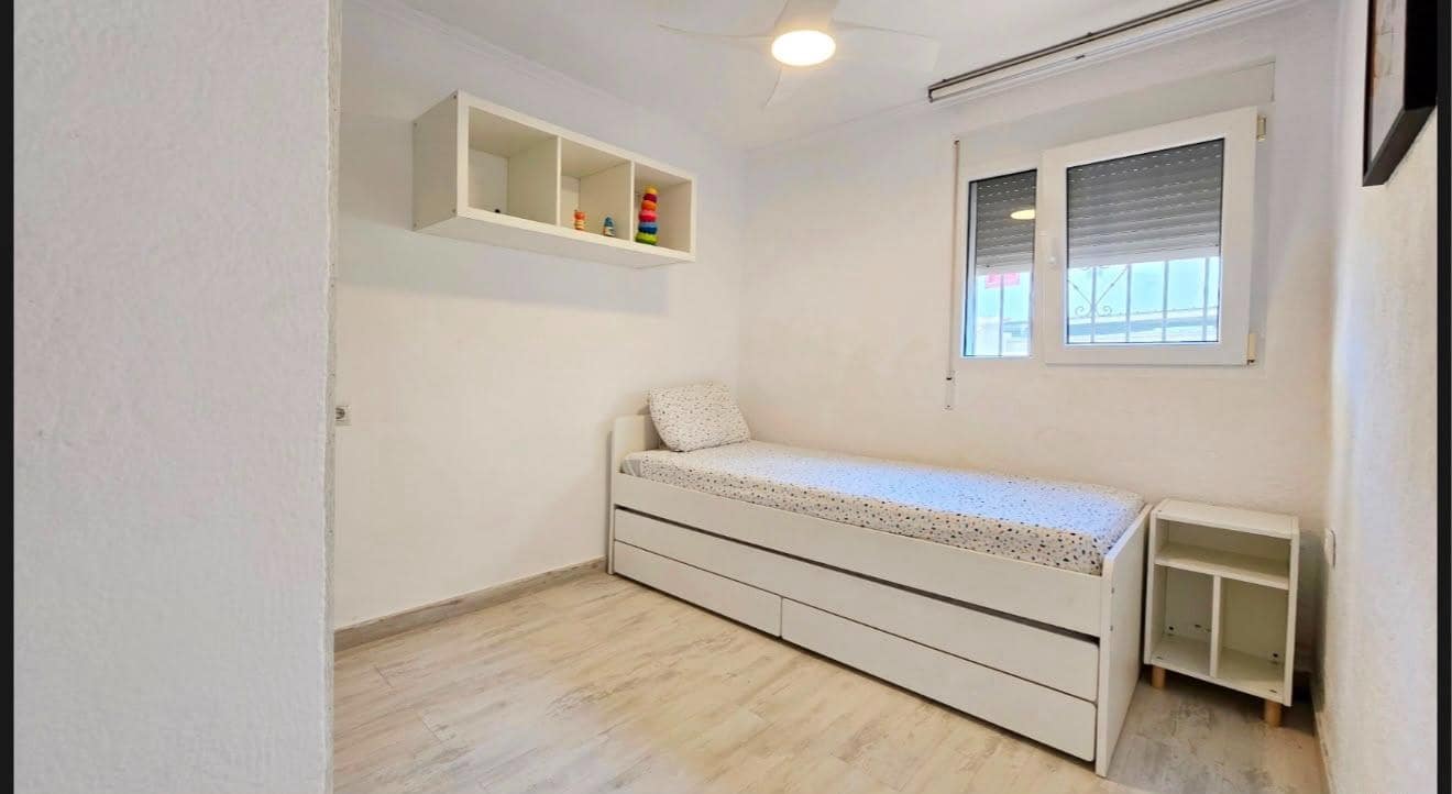 2 slaapkamer Appartement te huur in Denia met zwembad - € 900 (Ref: 10037543)