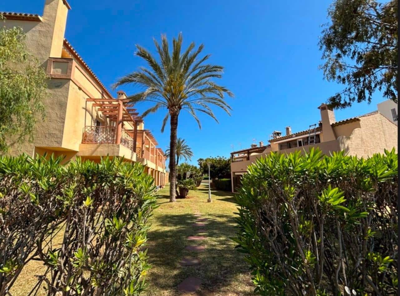 2 slaapkamer Appartement te huur in Denia met zwembad - € 900 (Ref: 10037543)