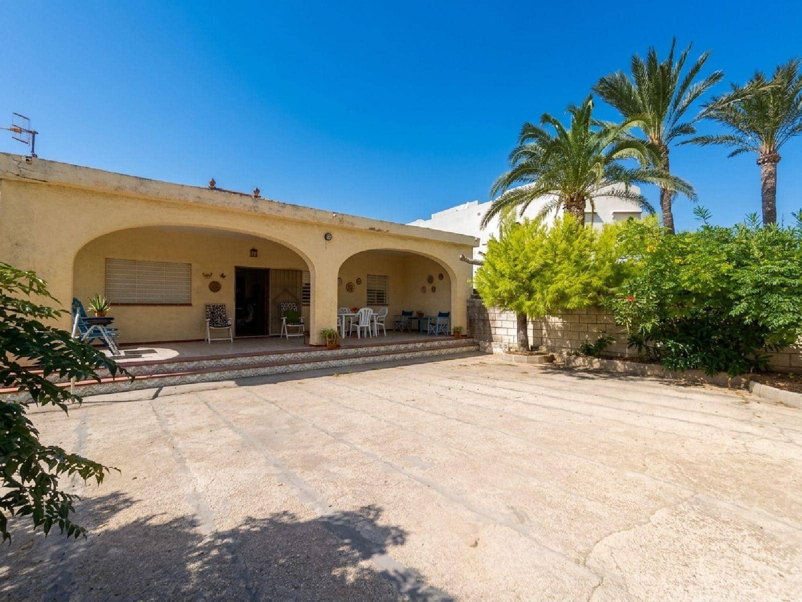 Chalet de 2 habitaciones en Dénia en alquiler con garaje - 900 € (Ref: 10043159)