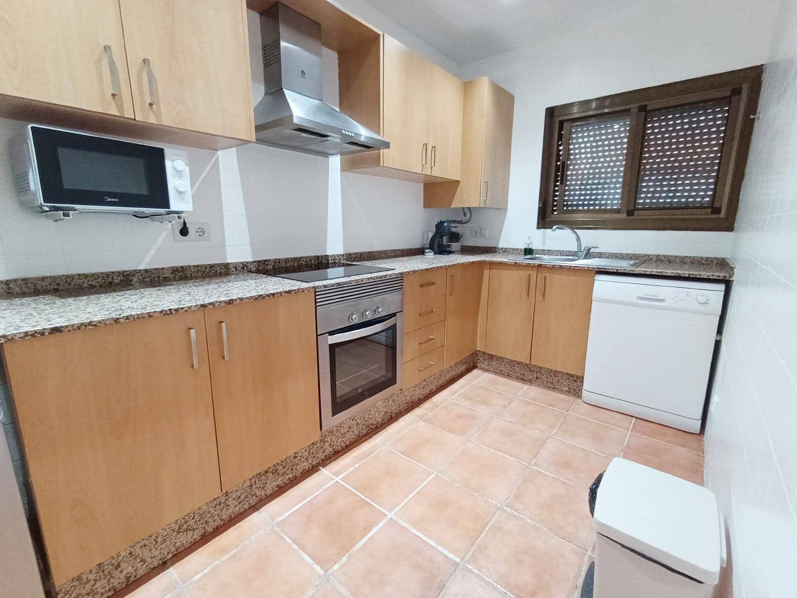 Adosado de 2 habitaciones en Dénia en alquiler - 900 € (Ref: 10049514)