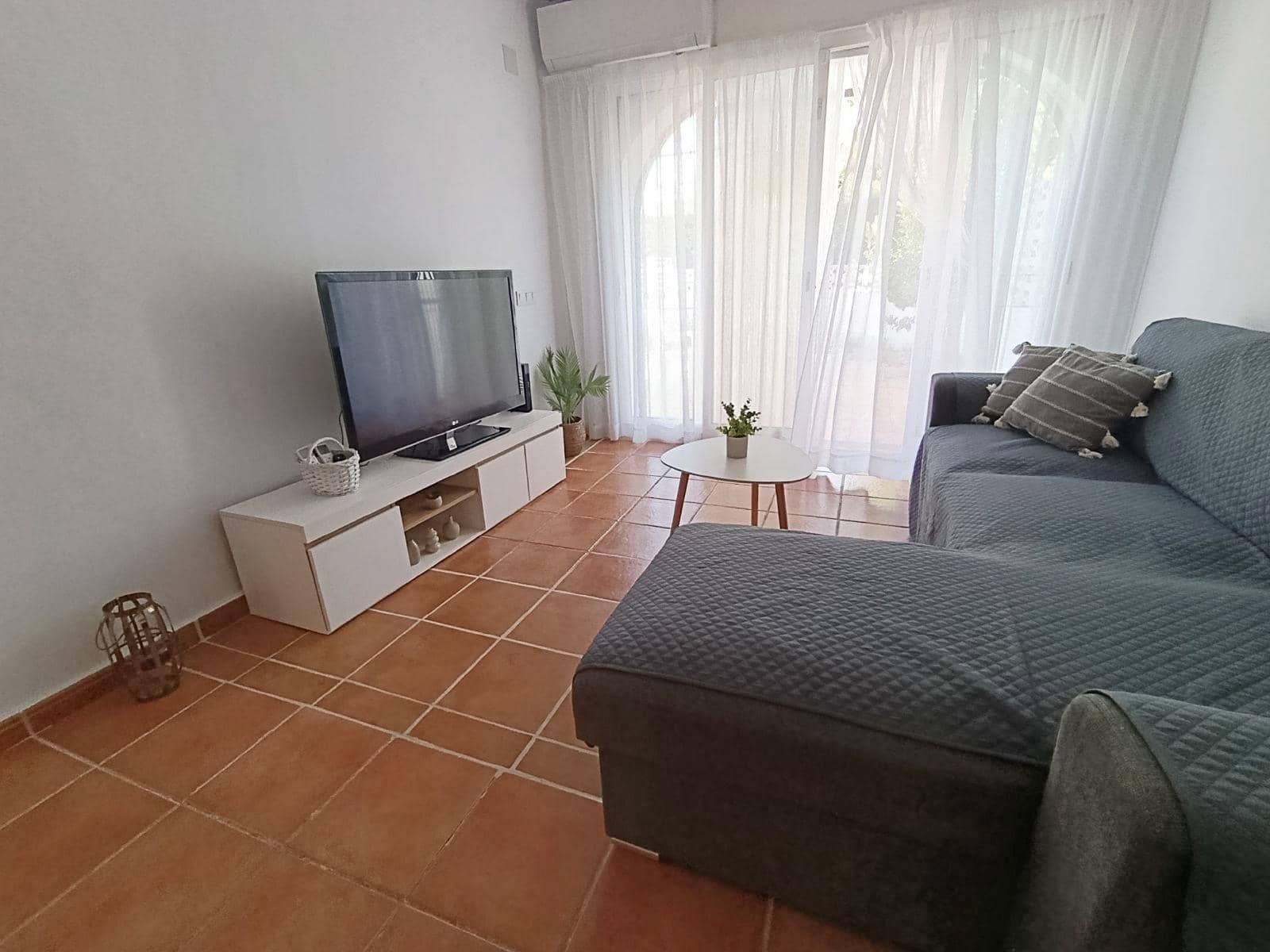 Adosado de 2 habitaciones en Dénia en alquiler - 900 € (Ref: 10049514)