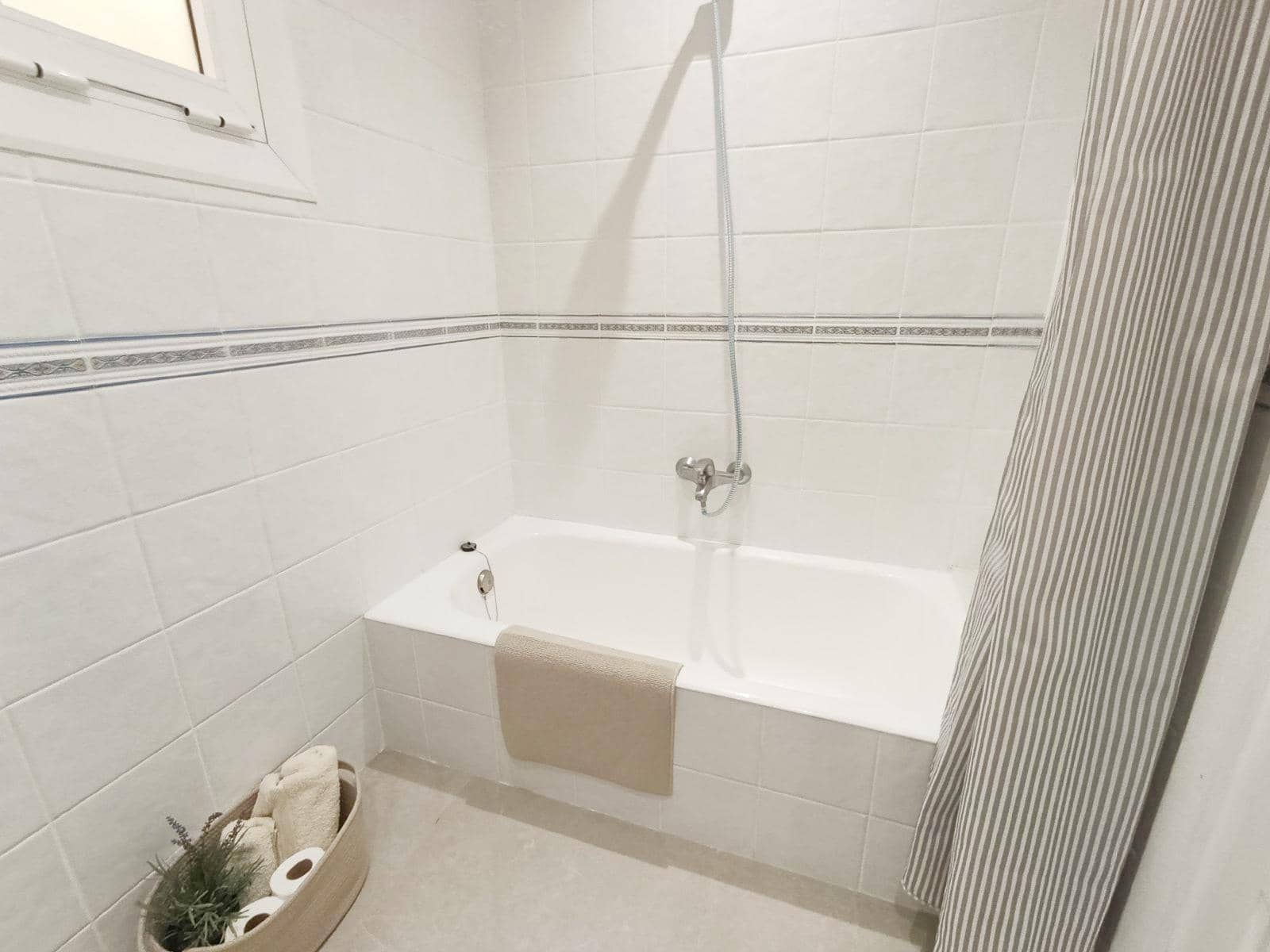 Adosado de 2 habitaciones en Dénia en alquiler - 900 € (Ref: 10049514)