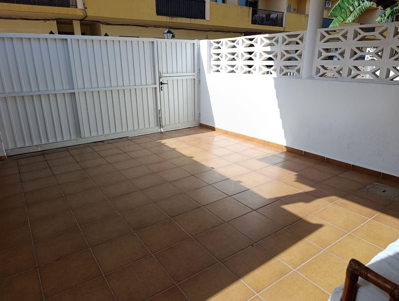 Adosado de 2 habitaciones en Dénia en alquiler - 900 € (Ref: 10049514)