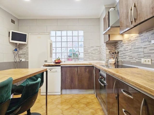 Casa de 3 habitaciones en Dénia en venta - 275.000 € (Ref: 10055469)