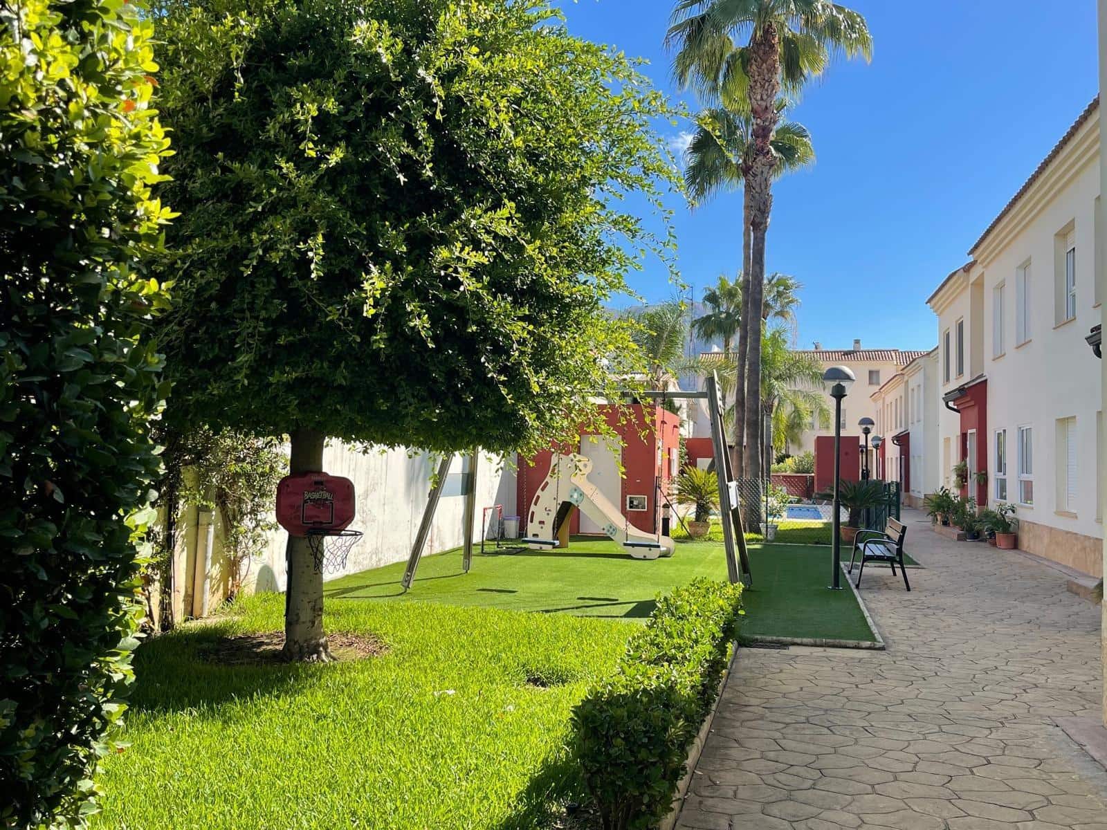 3 sypialnia Apartament do wynajęcia w Denia z basenem garażem - 1 000 € (Ref: 10076565)
