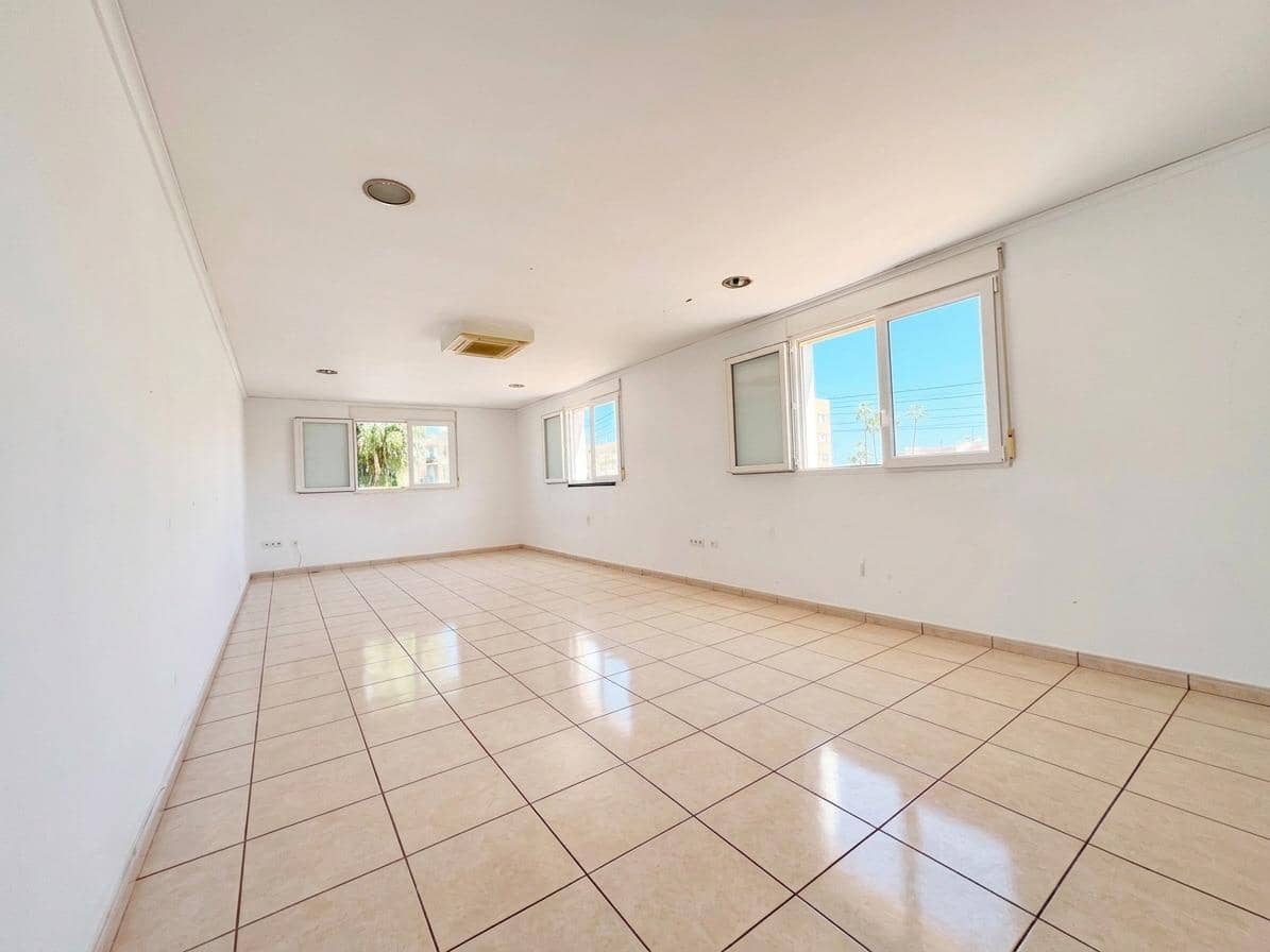 Chalet en Dénia en venta con piscina - 480.000 € (Ref: 10076566)