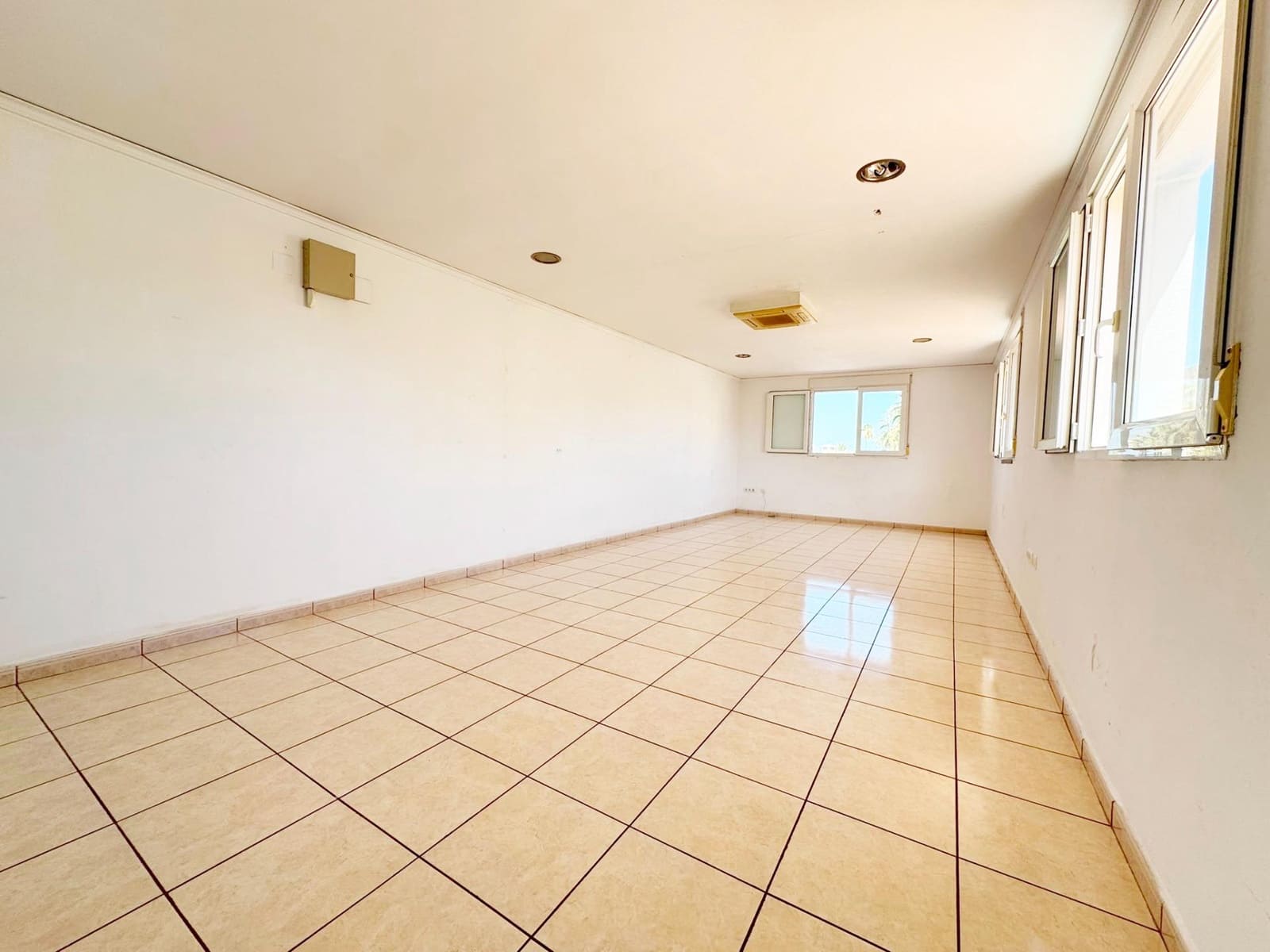 Chalet en Dénia en venta con piscina - 480.000 € (Ref: 10076566)