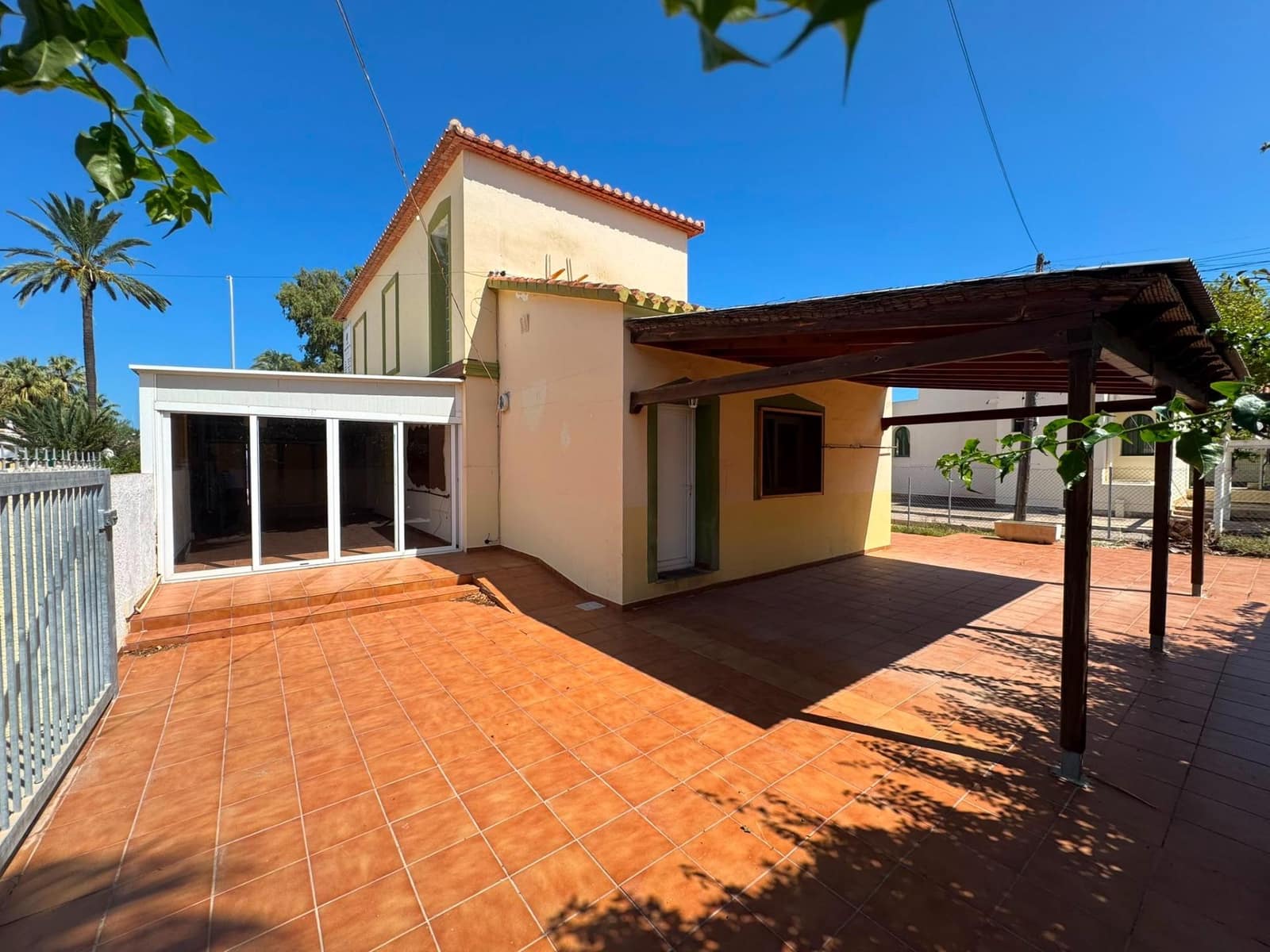 Chalet en Dénia en venta con piscina - 480.000 € (Ref: 10076566)