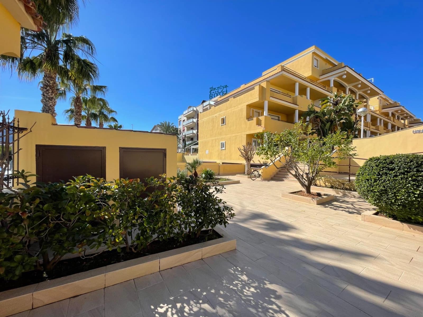 2 bedroom Apartment for sale in Denia with pool - € 355,000 (Ref: 10089604)