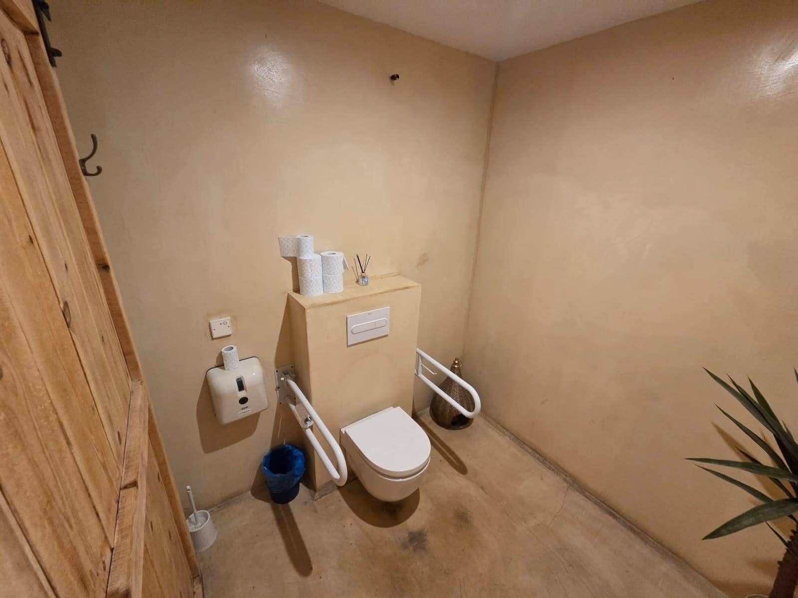 Entreprise à louer à Denia - 6 000 € (Ref: 10129356)