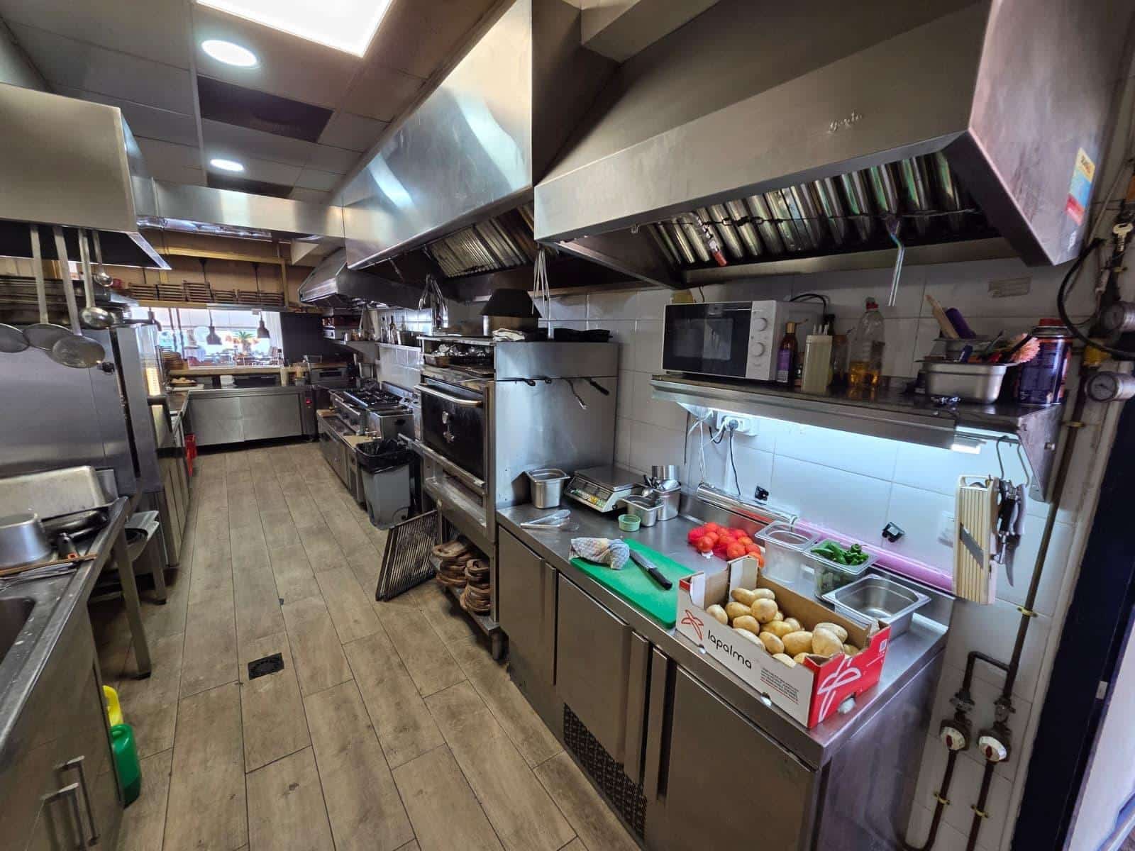 Entreprise à louer à Denia - 6 000 € (Ref: 10129356)