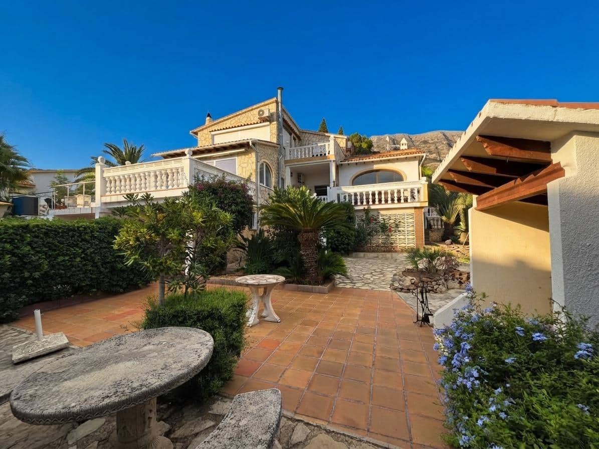 6 soverom Villa til salgs i Denia med svømmebasseng garasje - € 1 400 000 (Ref: 10131780)