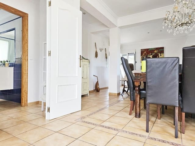 4 soverom Villa til leie i El Montgó, Dénia med garasje - € 1 800 (Ref: 10159596)