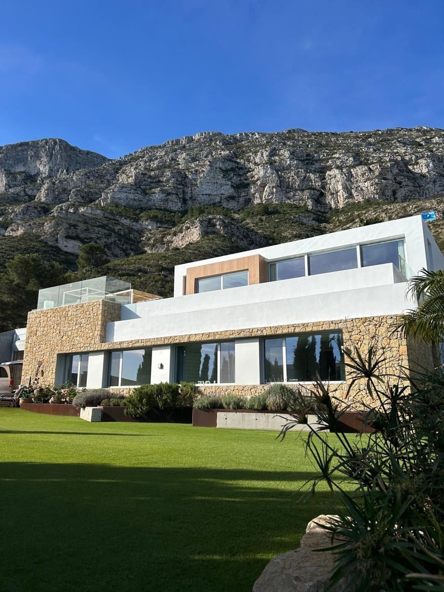 4 bedroom Villa for rent in Denia with pool garage - € 4,200 (Ref: 6187606)
