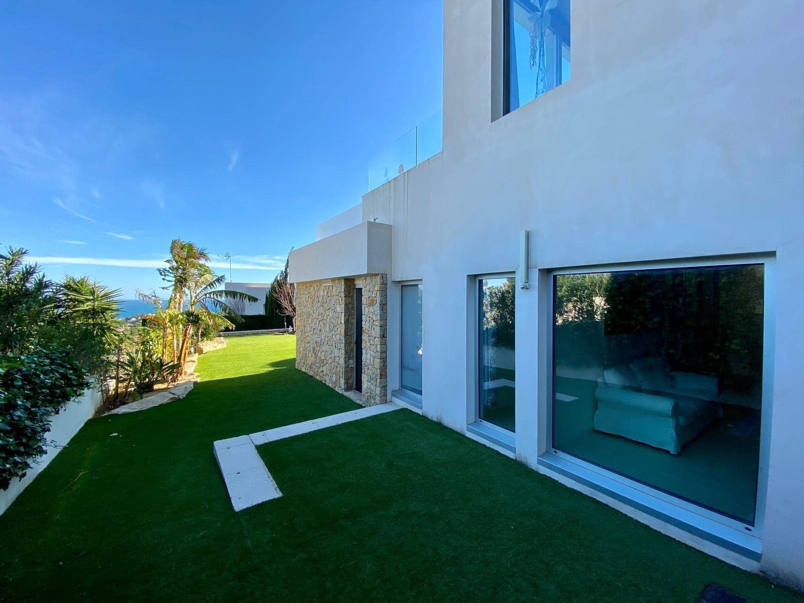 4 bedroom Villa for rent in Denia with pool garage - € 4,200 (Ref: 6187606)