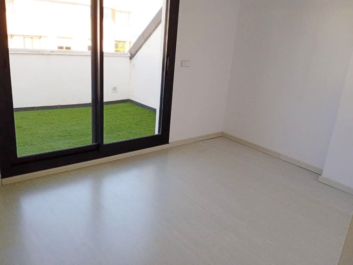 3 slaapkamer Penthouse te huur in Denia met garage - € 1.500 (Ref: 6187658)