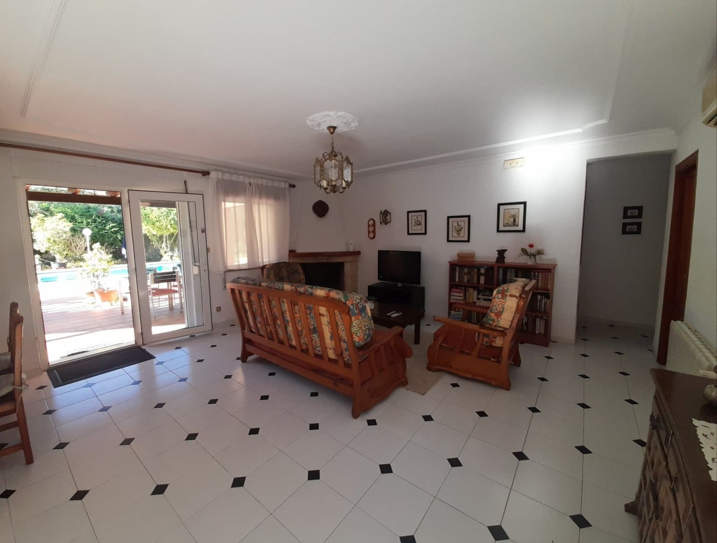 7 bedroom Villa for sale in Denia with pool garage - € 530,000 (Ref: 6496359)